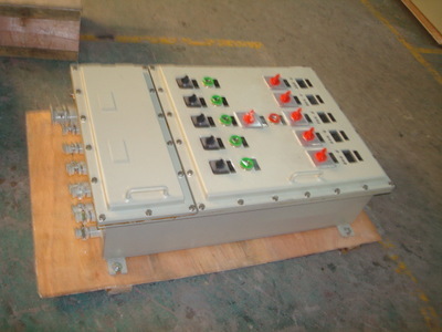 特價批發(fā)照明動力配電箱、配電柜、電氣控制柜及無功補(bǔ)償裝置 瑞安市恒安電氣的專業(yè)優(yōu)勢